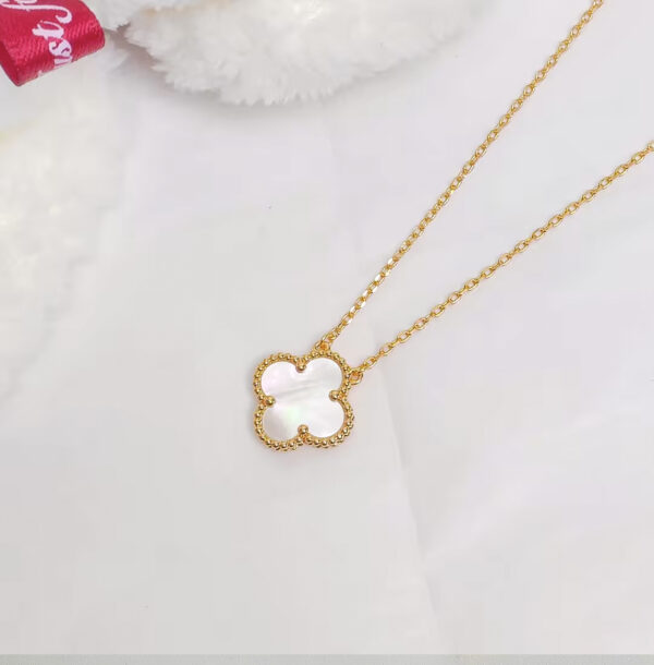 White Clover Jewelry Set