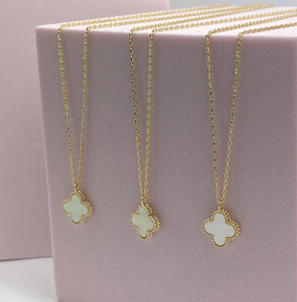 White Clover Jewelry Set – Necklace, Bracelet, and Earrings