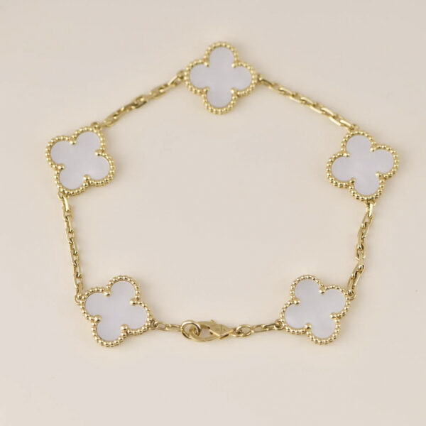 White Clover Jewelry Set – Necklace, Bracelet, and Earrings